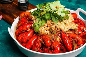 才发现，大蒜的保存很简单，放一冬天都不发芽不空心，真实用图片