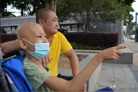 12岁男童患髓母细胞瘤6年暴瘦仅46斤，母亲狠心逼他跑步锻炼抗癌图片