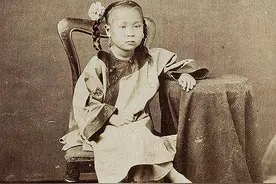 她15岁靠“三寸金莲”嫁进豪门，洗脚疼痛难忍，丈夫却很喜欢图片