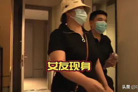 28岁男子和49岁女友相恋，花光48万元，母亲：他女友比我小5岁图片