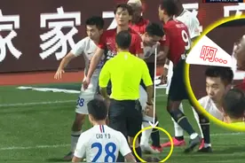不应该啊！中超再现秦升式踩人犯规？VAR不介入+裁判不掏牌图片