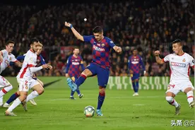 四个经典的脚后跟过人技巧图片