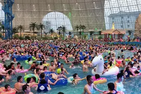 全国景区节假日出现怪像！厕所不分男女性别，让人哭笑不得图片