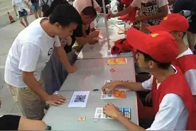 同学聚会结束后，我把剩的饭菜打包，到家后收到班长微信，我哭了图片