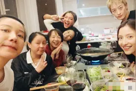 龙丹妮与09届快女聚餐，亚军现状落寞引惋惜，曾轶可撞脸黄子韬图片