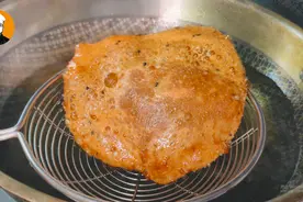 这才是空心油饼的正确做法，学会这个小技巧，保证各个香脆空心！图片