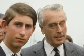 1979年，蒙巴顿将军被暗杀，查尔斯悲痛落泪，是戴安娜安慰了他图片