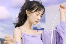 两人对视，眼神先躲的人最深情图片