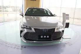 2021款丰田亚洲龙到店实拍，22.68万起，银色车身很大气图片