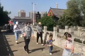 一家团聚，许妈威威一起欢度国庆，预言结婚30周年纪念日有动作哦图片