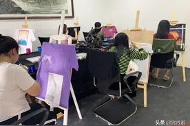 成都这家公司有难不裁员不降薪 员工自创T恤开网店要和老板一起扛：“守住我们的公司”图片