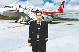 英雄机长刘传健：34分钟完成“史诗级”备降，挽救128人图片