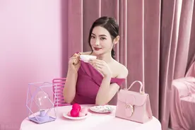 我去女领导家修电脑，她却留我过夜：别怕都是过来人图片