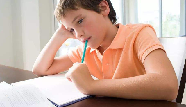 孩子多动、注意力不集中、记忆力不好，原来这些东西在伤脑