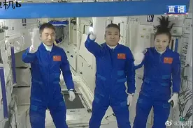 王亚平“太空辫子”火上热搜，问题来了，在太空如何洗头？图片