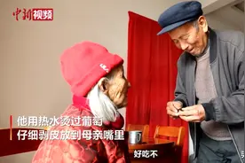 85岁儿给111岁妈喂水果，长寿家庭秘诀呼之欲出图片