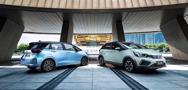 推荐3款热销两厢车，5升油耗超低，打工人的首选