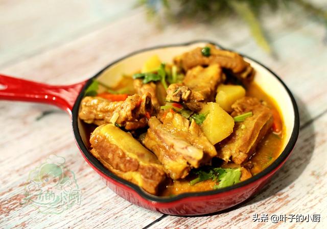 土豆焖排骨如何做（土豆焖排骨）