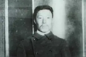 他一出生胸前就有七颗黑痣，人人说天神转世，长大后真成了大英雄图片