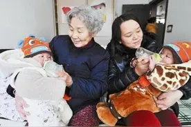 “奶奶带娃”对比“姥姥带娃”区别在哪？这3点不同，讽刺又现实图片