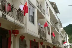 家家挂国旗，感谢好政策图片