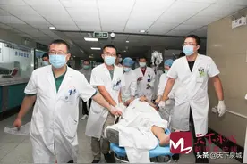 男子被1.33米钢筋贯穿身体 济南中心医院多学科联合 成功施救图片