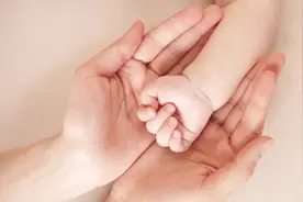 指甲有白点是缺钙？长竖纹缺维生素？孩子指甲问题看这里图片