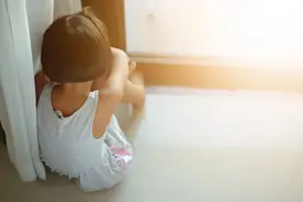 上万人数据揭示：童年不幸，更易患病图片