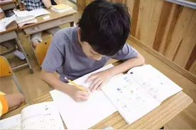 小学生“0分作文”火了，骂老师不带脏字，老师：这周站着上课图片