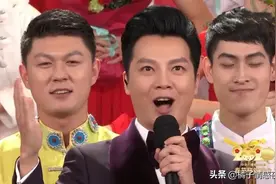 零点报时误差！任鲁豫5次举话筒救场！从配角站到C位，他值得图片