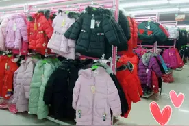 你经常给孩子买大一码衣服吗？小心坑娃无形，买衣牢记四大三正好图片