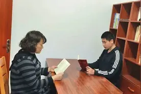 “儿子，妈妈一直很爱你，但现在才知道该怎么爱你”图片