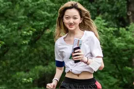 身处他乡，学费百万，李嫣的长文言语过分，可能缺的是亲情图片