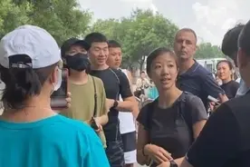 被围的“德国朋友”，转身回去就给郑州造谣了图片