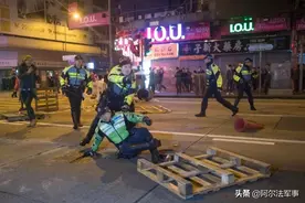 还想在香港当“人上人”？袭警的美籍律师，刚被判了图片