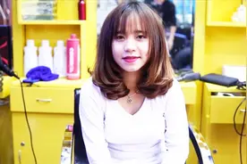 大脸盘女性，发型这样烫，瘦脸最满意