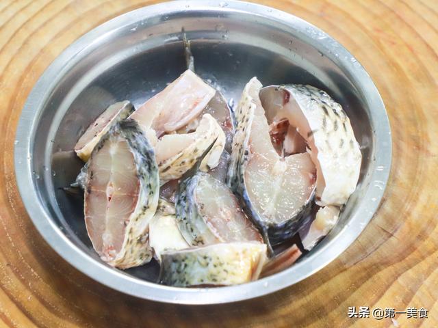 厨师长教你家常酱焖鱼，酱料比例详细，鲜美嫩滑，跟饭店一个味