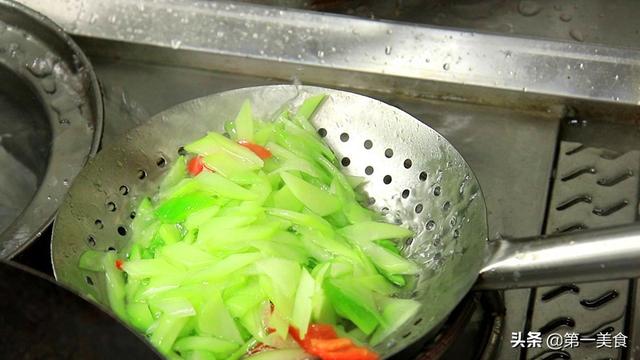 大厨分享佛手瓜的家常做法，清淡又爽口的素菜小炒，下饭农家菜