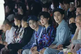 众星助阵李宁，何超莲仪态不佳沈梦辰撞衫李宁，孙红雷打扮太粉嫩图片