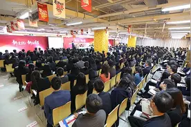中公教育员工吐槽：工服收费880，试岗三天，承诺的双休，呵呵图片
