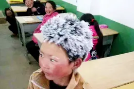 还记得惊动省长的“冰花男孩”吗？如今他怎样了？图片