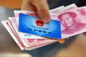 手头没钱用了，能把社保卡上的钱取出来吗？怎么取？图片