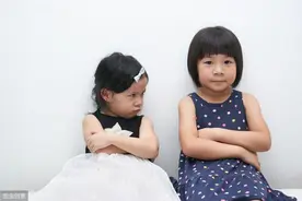 孩子聪不聪明，看看孩子的小手，就知道答案了图片