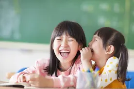 “会顶嘴”和“不顶嘴”的孩子，20年后天差地别，父母要及早注意图片