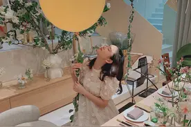 超温馨！张子萱二胎女儿百日宴，豪宅布满鲜花美不胜收图片