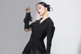 歌坛精灵张韶涵，逆龄生长的舞台女王，高级穿搭气场十足图片