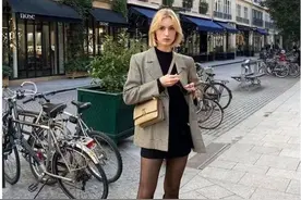 冬天就别再“露脚踝”！今年流行“深色系+黑丝袜”，高级优雅图片