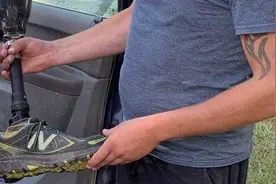 美残疾男子勇敢跳完伞发现“腿”丢了，发帖求助后，当地农民找来了……图片