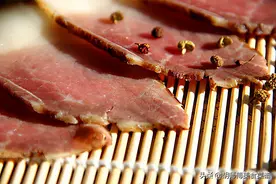 腌腊肉时，1斤肉放多少盐？牢记2个比例，腊肉不发霉，存放得更久图片