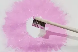 少儿创意牙刷画《可爱的小花朵》儿童启蒙画画，幼儿涂鸦工具画图片